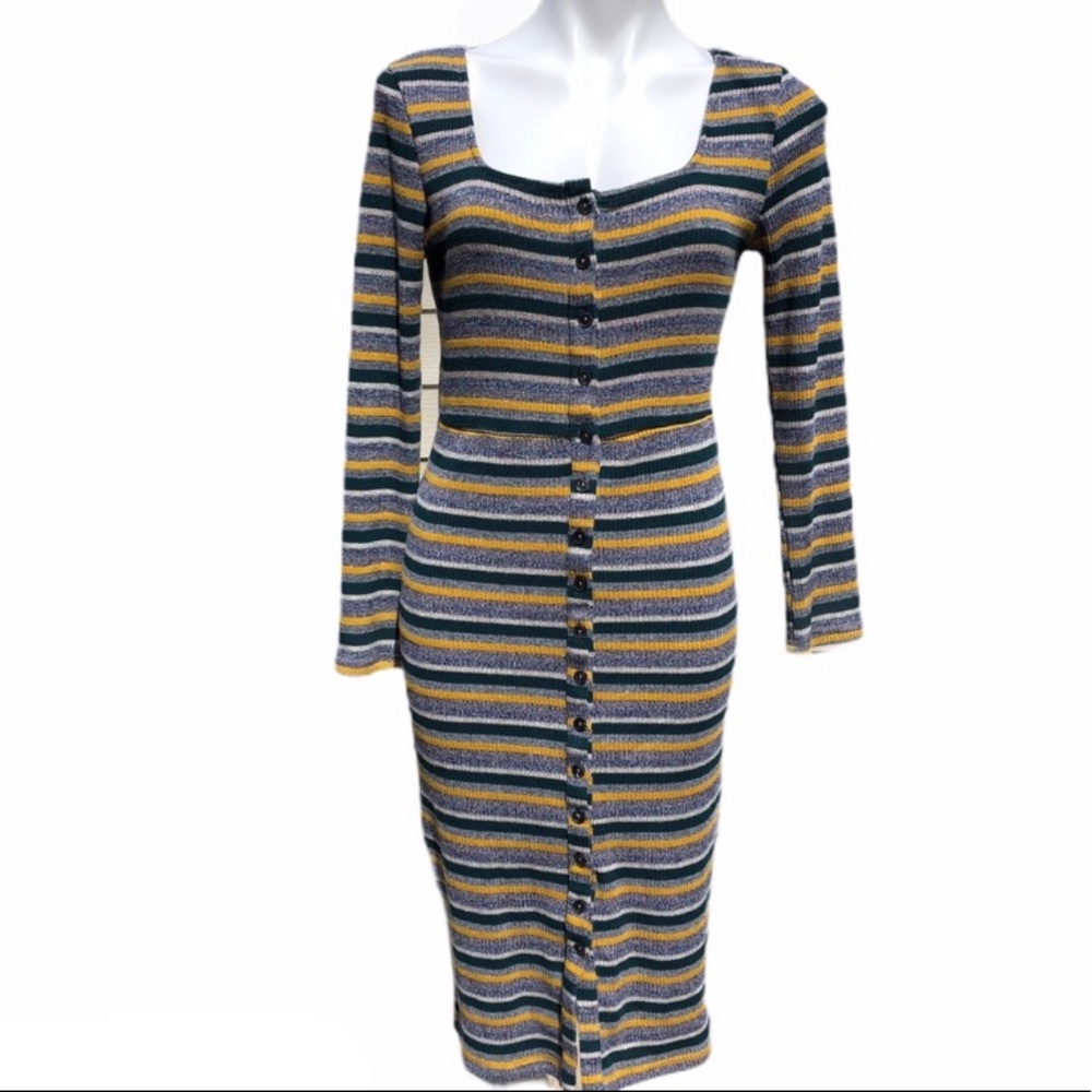 Alya knit button down dress small